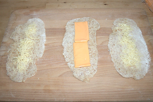 22 - Mit Käse belegen / Add cheese
