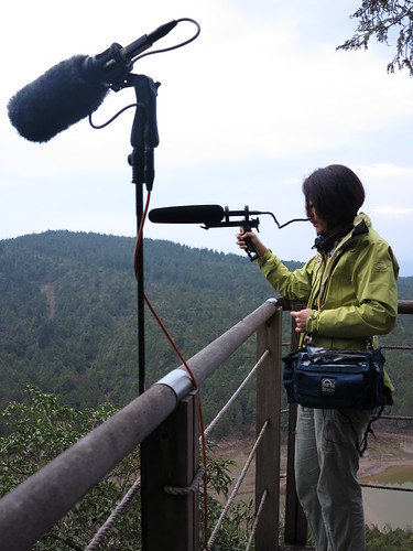 同為自然野地錄音師，范欽慧自問：還可能在台灣找到一平方英吋的寂靜嗎？一切的機緣和故事，似乎已隨著許願石的回轉而慢慢開展。圖片提供：范欽慧。