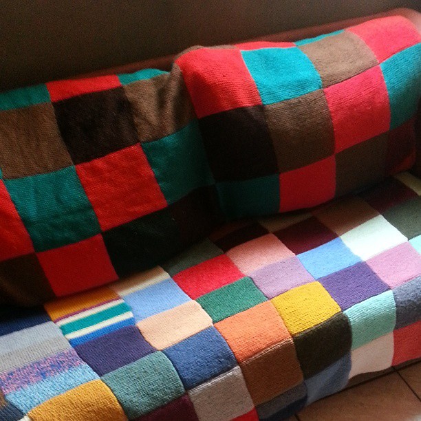 le canapé des enfants a prit des couleurs.  #vintage #decoration