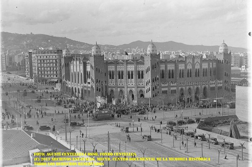Barcelona, la ciudad estimada y fotografiada por Agustí Centelles i Ossó, plaza de toros "La Monumental" by Octavi Centelles