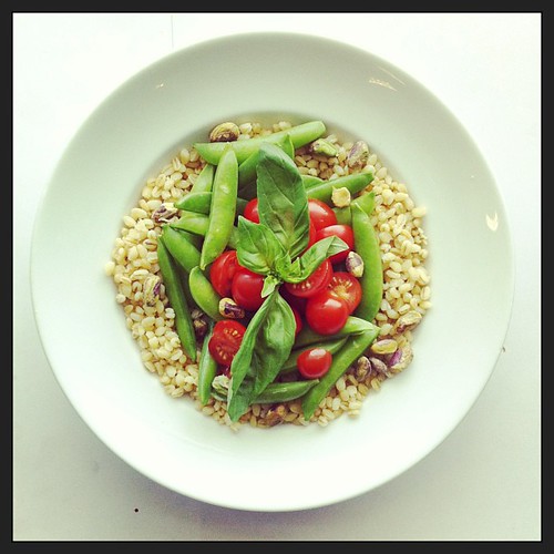 Snap peas, tomatoes and barley by Salad Pride