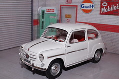 1960 Fiat 600 diecast 1:24 made by Fabbri - Leo Models