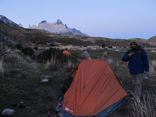 Torres del Paine: trek du W. Jour 3: tiens tiens, il y a quelques tentes en plus au camping Paine Grande... ;)