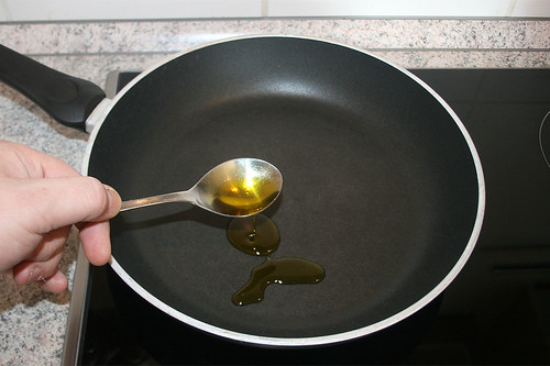 20 - Pflanzenöl erhitzen / Heat up oil