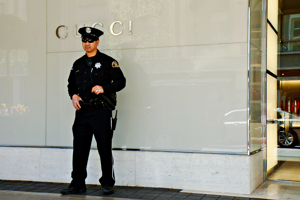 Cop-in-front-of-GUCCI--San-Jose