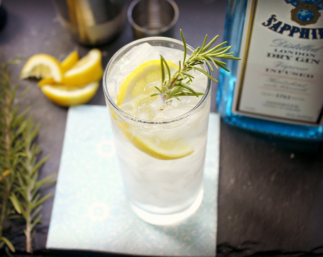 Rosemary and gin fizz