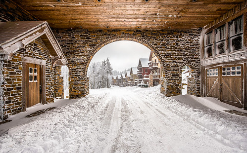 Golden Gates of Snowvalley Village