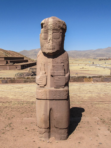 Tiwanaku: le monolithe à 2 couleurs El Fraile (le prêtre)