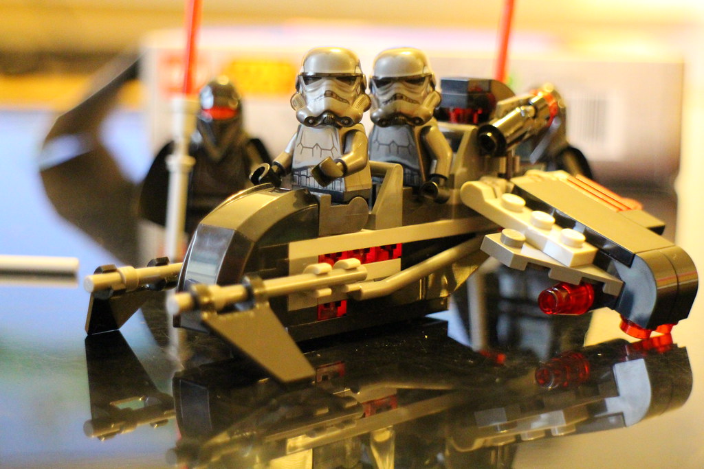 星際大戰系列! lego 75079Shadow Troopers,一看到有二隻風暴兵就讓我想買啊