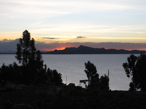 Lac Titicaca: coucehr de soleil sur l'île d'Amantani