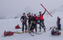 Nasza grupa na przełęczy Col de Valpeline  3568m - za moment ostatni zjazd do Zermatt.