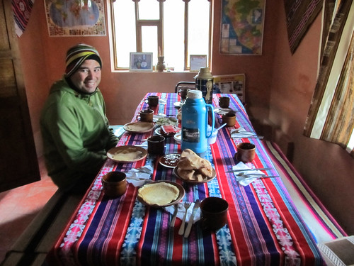 Lac Titicaca: la table de festin sur l'île d'Amantani