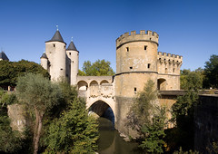 City walls and gates in France