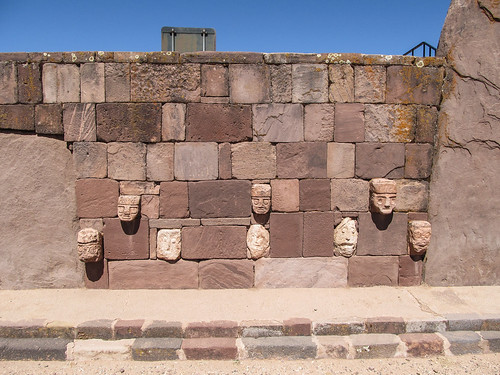 Tiwanaku: le Temple sous-terrain et ses 172 têtes anthropomorphes de roche volcanique