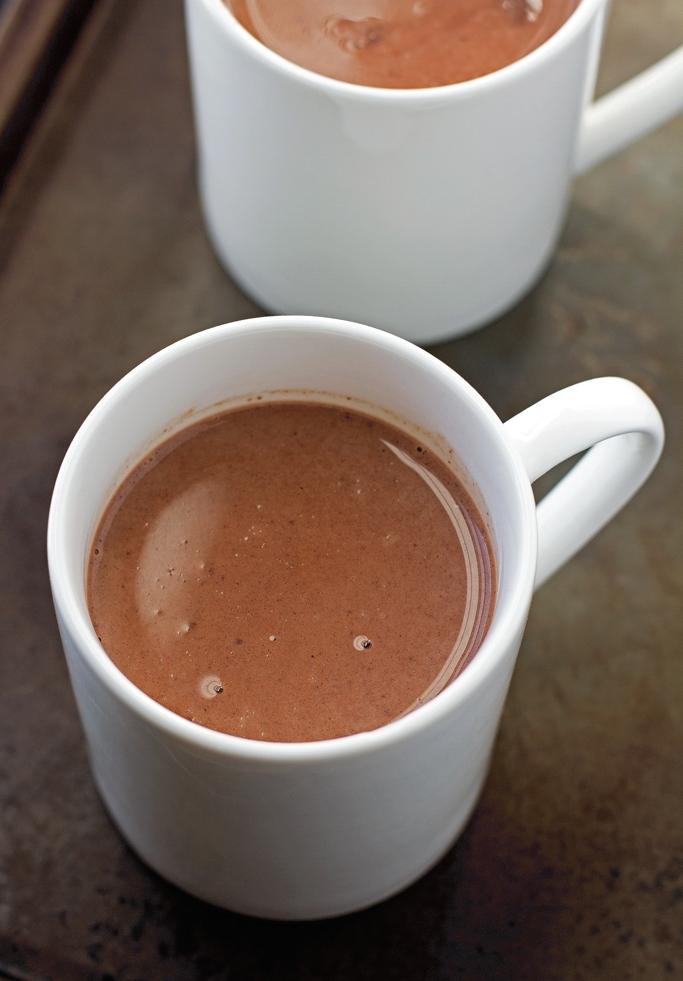 Mexican Hot Chocolate {Slow Cooker} A twist on the traditional Hot Chocolate. Easy to make and it's perfect to serve guests! #hotchocolate #slowcooker #crockpot |Littlespicejar.com