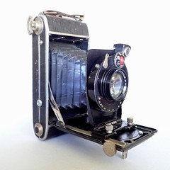 German-made, metal-bodied 6x9 rollfilm folder with Hermagis Hellor f4.5 135mm lens in Gitzo Type B3a shutter