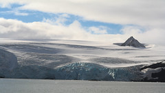Lodowce otaczajace Argentyńska stacje Antarktyczna 