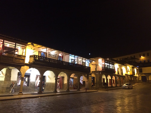 Cusco: la Plaza de Armas by night