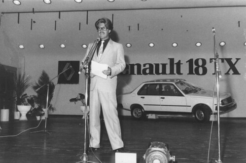 1981-Jacques Montbeig Presidente y Director General RASA presentando R-18