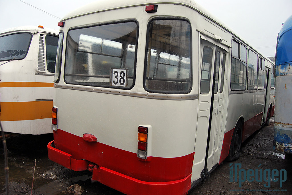 ЛиАЗ-677М справа