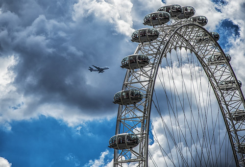 Airplane vs London Eye