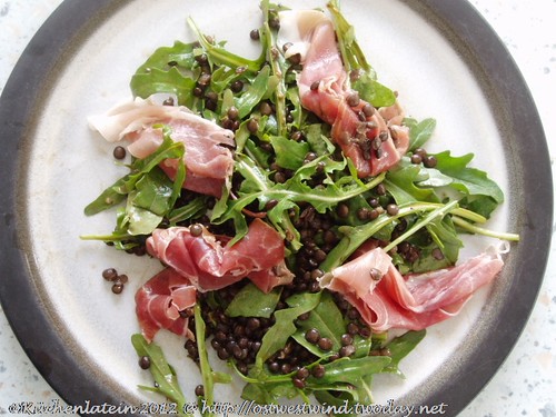 Ruccola-Salat mit Linsen, Serrano Schinken und Senfdressing