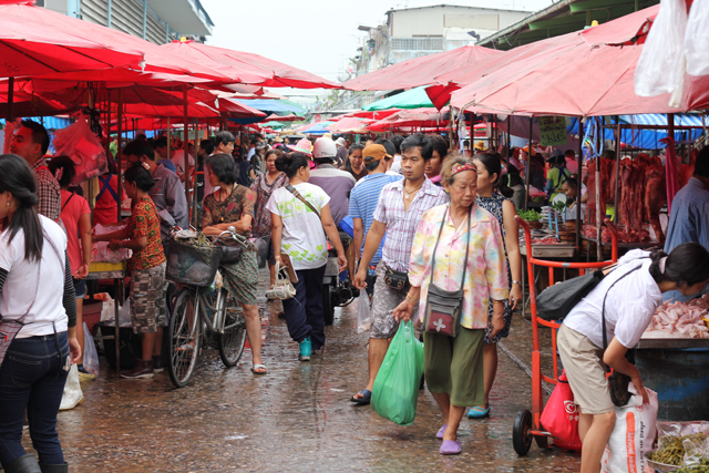 Khlong Toey Market in Bangkok