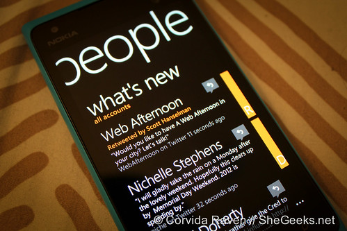 Nokia Lumia 900 - Windows Phone People App