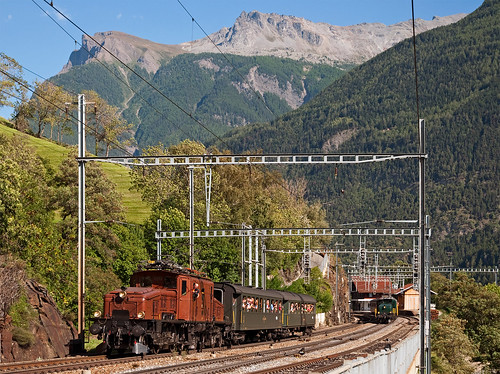 railroad alps switzerland railway trains svizzera bahn alpi wallis mau valais coccodrillo krokodil ferrovia treni 30278 sbbhistoric nikond90 ce68 trenospeciale ce6814253 ce6814305