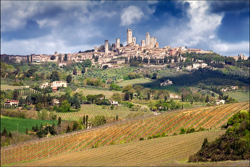 world italy heritage landscape 1 site vineyard italia view unesco hills tuscany sangimignano toscana gi vernaccia 55250mm