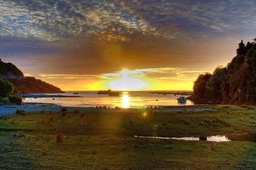 chile trip travel viaje sunset sky patagonia ferry landscape atardecer sundown cove paisaje cielo sound waterscape puertomontt caleta carreteraaustral lakesdistrict seno barcaza regiondeloslagos reloncavi puelche southernhighway australroad