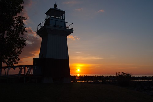 lighthouse greatlakesseawaytrail sunsetpointbreezebpclakeontario