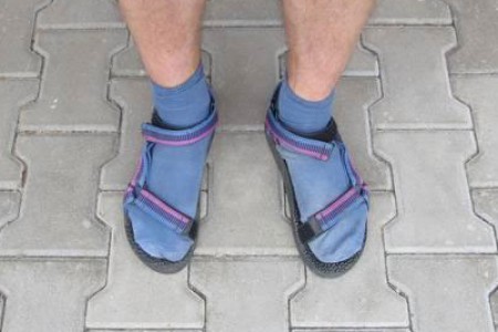 Jak nosit ponožky v sandálech