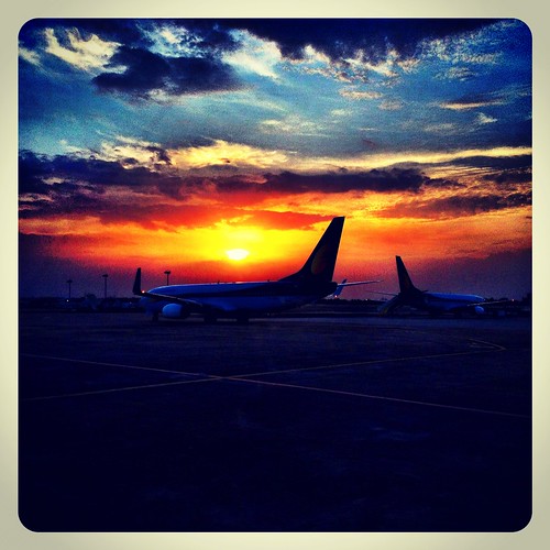 sunset red sky orange sun india silhouette yellow clouds airplane airport aircraft indian airplanes parked chennai flights iphone iphonephotography thechallengefactory storybookwinner malayapradhan malayakpradhan