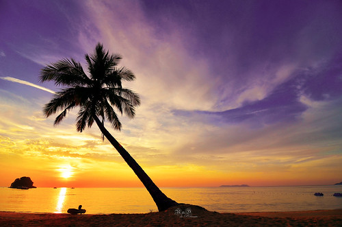 sunset panorama seascape beach nikon awesome sunsets diving malaysia beaches tioman hdr extraordinary goldenhour tiomanisland ringgisisland berjayaresort excapture d7000 beacheslandscape rnddeportraits