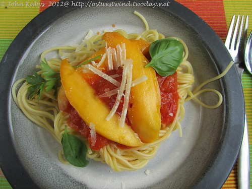 Spaghetti mit Mango-Tomaten-Soße
