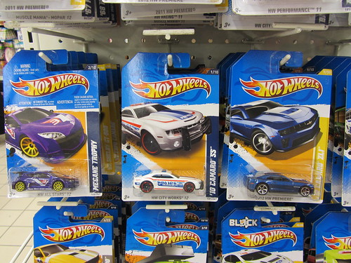 new blue light white macro cars yellow metal toys miniature interesting model asia colours play view purple quality side small columns police wave vehicles rows tiny hotwheels cop malaysia kotakinabalu hobbies pegs triple sabah mattel collectibles assorted detailed arranged diecast camaross d51 2011 meganetrophy thienzieyung camarozl1