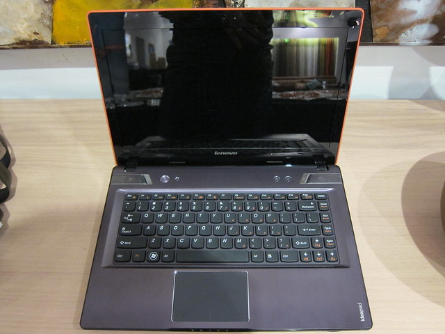 IdeaPad Y480 - Front View