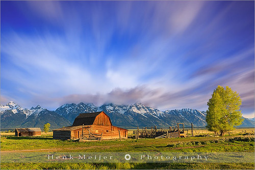 henkmeijer henk meijer floydian usa unitedstates wyoming antelopeflats mormonrowbarn johnmoulton tamoulton’s andychambers moulton barn picturesque wood wooden settlers building structure structures homestead farmsteads farmstead complexes mormons settlement historic morning mountain mountains tetons grandteton nationalpark teton tree mood snow ice cloud clouds valley longexposure leebigstopper leefilters lee atmosphere wide view movingclouds landscape landscapes canon canoneos1dsmarkiii