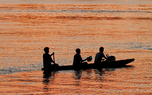 travel sunset red orange colour water canon river geotagged boat asia fishermen wave rowing laos dondet mekong indochine canoneos7d