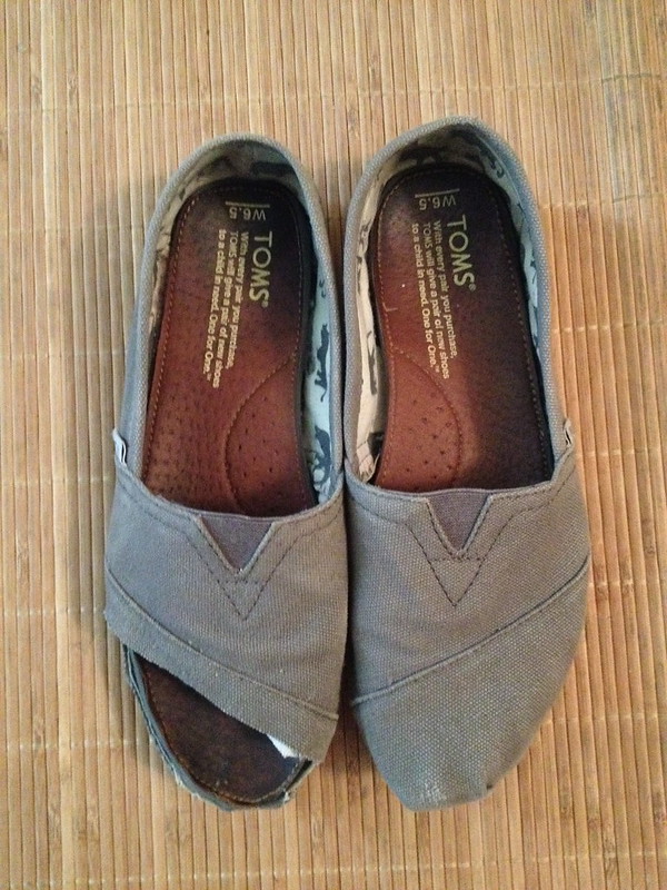 Midwestern Thread: DIY: TOMS Sandals
