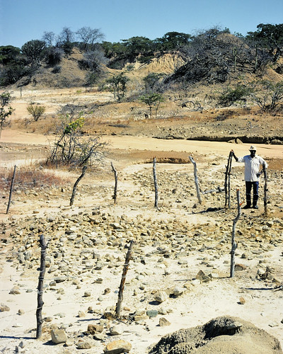 africa archaeology stone landscape tanzania site near interior slide security age artifact tool digs artefact nikkormat keeper iringa ft2 isimila 197707 edk7 af140
