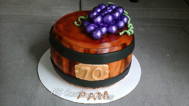 Wine Barrel Cake by ‎Nicole Strong‎