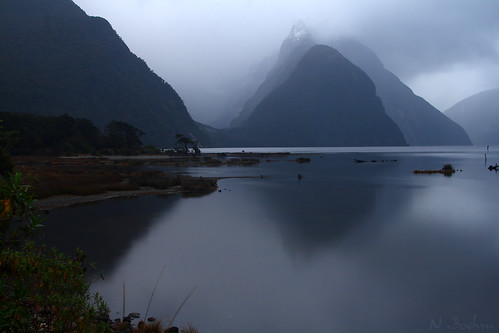 morning newzealand mist water sunrise canon early dslr milfordsound mitrepeak fiordland 400d canonef2485mmf3545usm