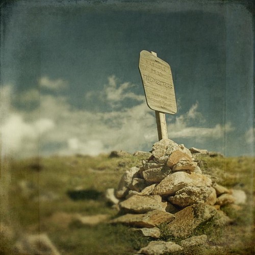 sign clouds canon square colorado grunge trail aged signpost ridgeline hdr textured abovetreeline t1i vesqueznationalforest