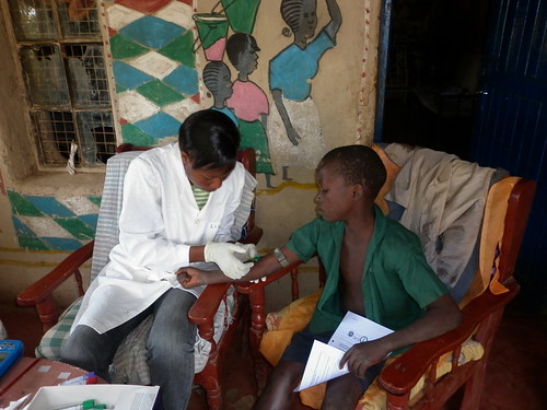 Lorren Alumasa, ILRI clinical technician with the PAZ project collecting blood sample from a study participant