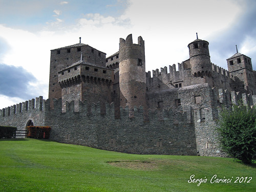 travel italy castle europa europe italia towers mura castello viaggio vacanza aosta torri medioevo middleage valledaosta fenis farsergio ixus980is