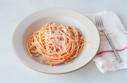 tomato sauce with butter and onion