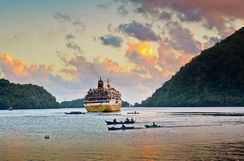 ferry sunrise indonesia maluku kelimutu bandaislandsbandaneira