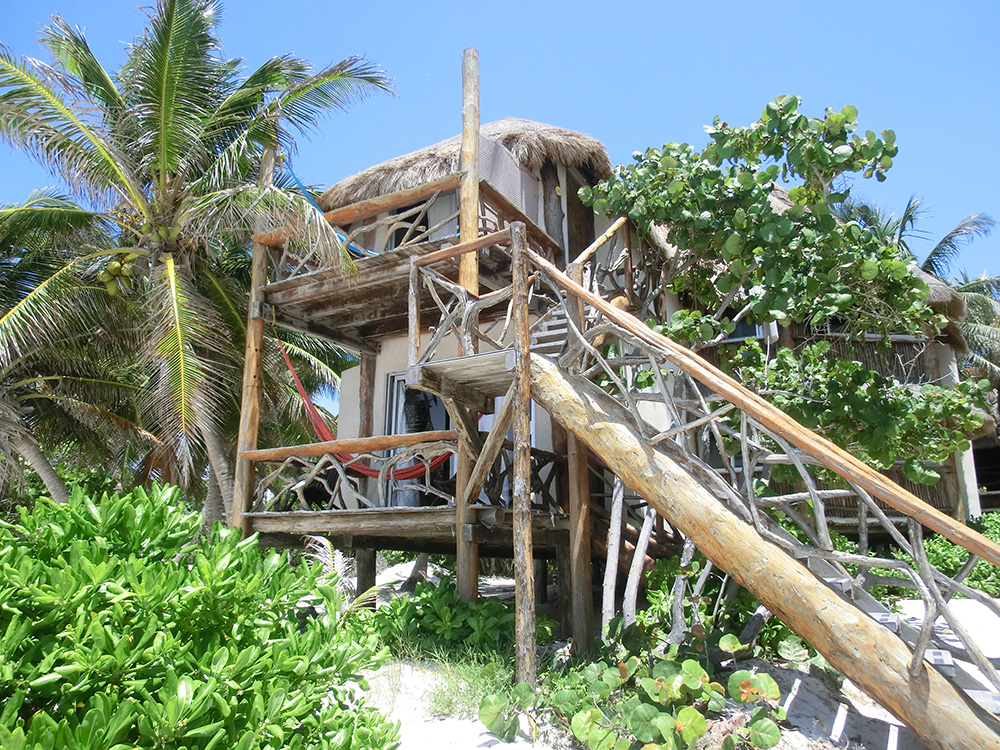 Día 1: Hotel Amansala (Casa del Bikini Bootcamp) - Restaurante el Tábano - Zona Arqueológica de Tulum